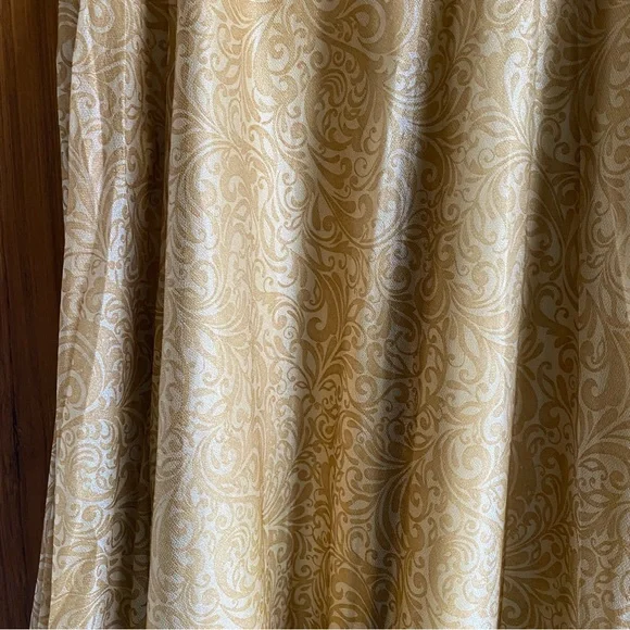 Golden skirt - Picture 4 of 4